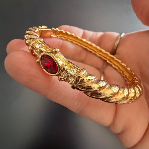 Vintage Swarovski Gold Tone Red Clear Crystal Hinge Bracelet - Picture 1 of 8